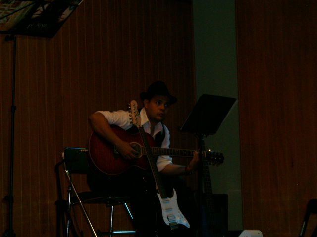 Nacho.Tributo a Los Beatles. 2do. recital de los alumnos de Filosofía, Auditorio de la UCEM. Noviembre 2009.
