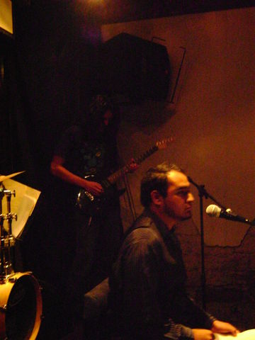 Yo en Cantigas Bar, 4 de septiembre 2008.
